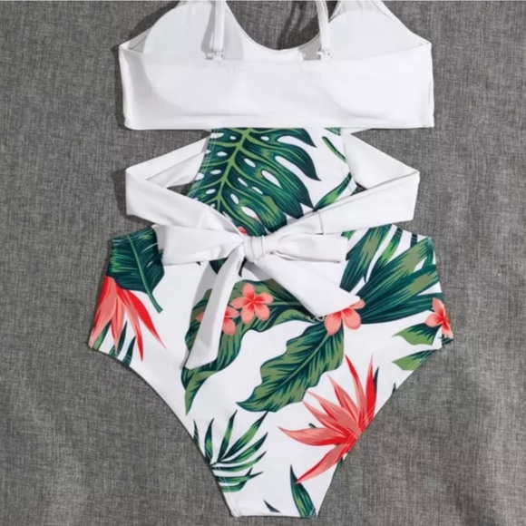 Tropical Bird Of Paradise Print Wrap Back Tie Monokini White Women’s Sizes NWT - Picture 2 of 5